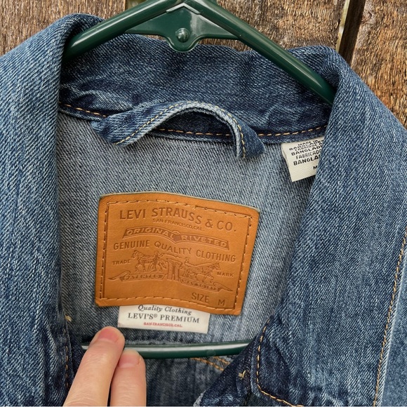 Levi’s Premium Men’s Trucker Medium Wash Denim Jean Jacket Sz M - Picture 3 of 16